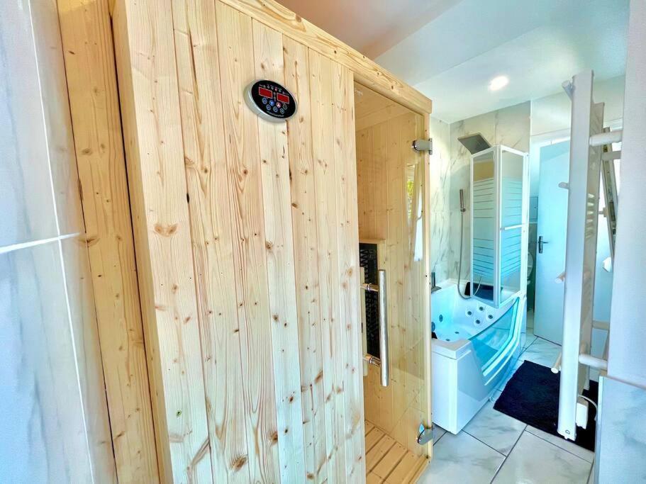 Splendide Cocon Sauna & Balneo แร็งส์ ภายนอก รูปภาพ